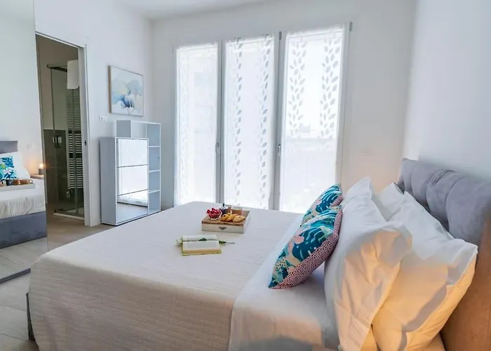 Rossini Vicino Al Teatro Rossini By Yohome *