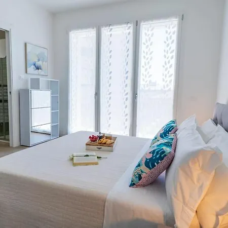 Rossini Vicino Al Teatro Rossini By Yohome *