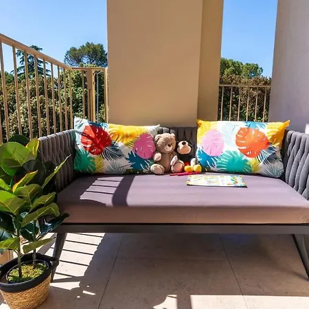 Rossini Vicino Al Teatro Rossini By Yohome