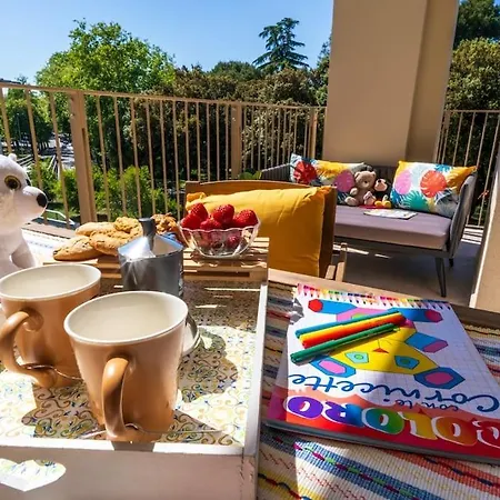 Rossini Vicino Al Teatro Rossini By Yohome