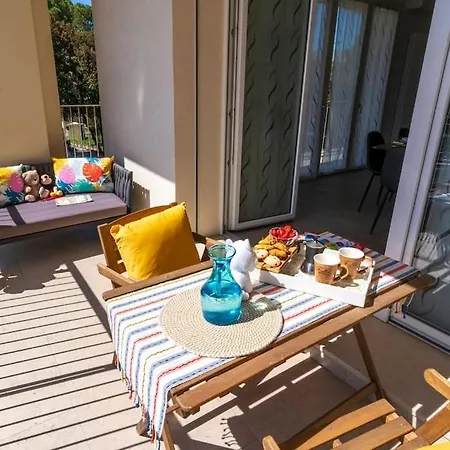 Rossini Vicino Al Teatro Rossini By Yohome Pesaro